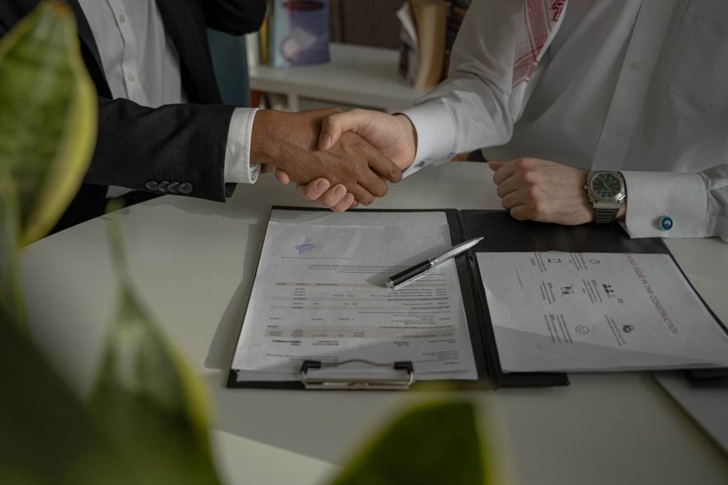 7 Cross-Cultural Negotiation Tips: How Genie G1 Helps You Build Trust and Achieve Consensus